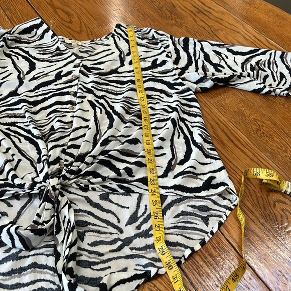 Kori America animal print top. Size Large. Cream and black. Great condition. - Picture 8 of 10